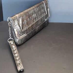 Sac O Grande Green Faux leather Womans Wristlet Clutch.